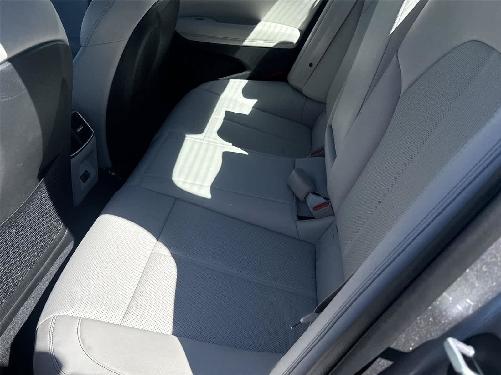 Used 2025 Genesis G70 2.5T AWD/4WD image 14