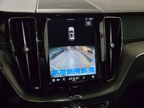 Used 2022 Volvo XC60 B5 R-Design w/ Climate Package image 12