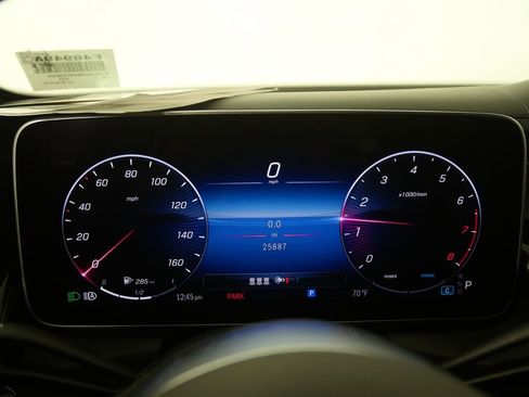 Used 2024 Mercedes-Benz GLC 300 4MATIC image 17