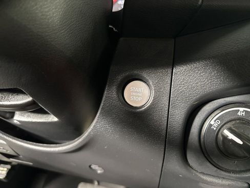 Used 2022 Nissan Frontier PRO-4X w/ Technology Package image 21