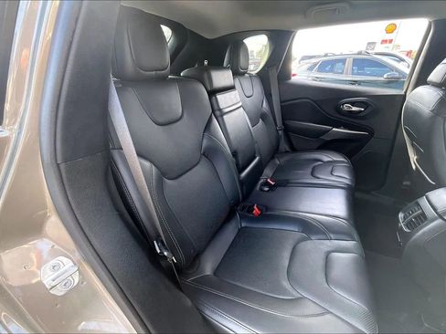 Used 2019 Jeep Cherokee Limited image 28