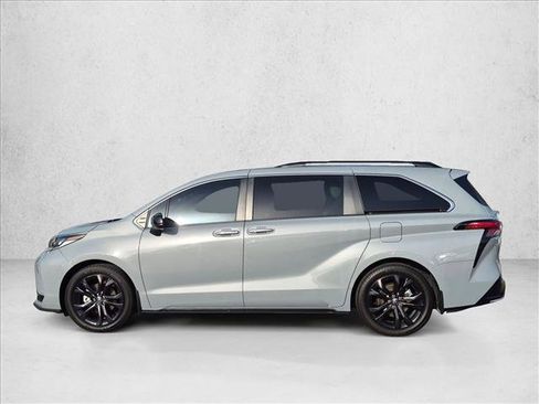Used 2024 Toyota Sienna XSE FWD image 8