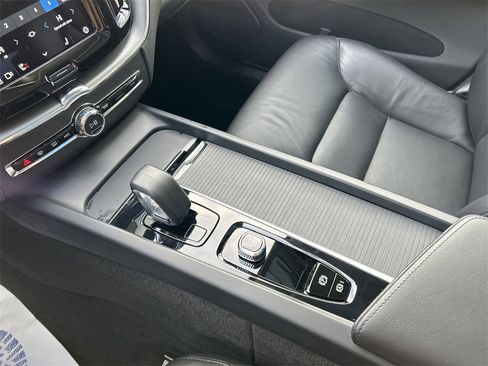 Certified 2023 Volvo XC60 B5 Core w/ Climate Package image 22