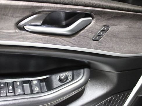 Used 2023 Jeep Grand Cherokee L Limited image 16