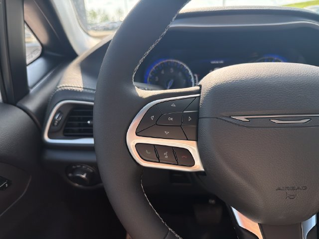 New 2027 Chrysler Pacifica Select FWD image 14