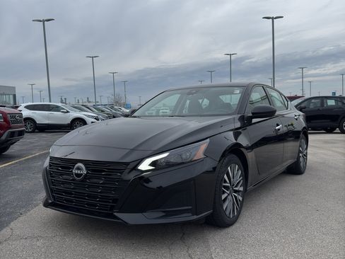 Certified 2024 Nissan Altima 2.5 SV image 2