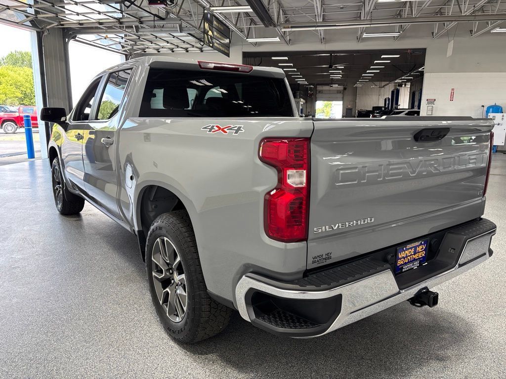 Used 2024 Chevrolet Silverado 1500 LT AWD/4WD image 5