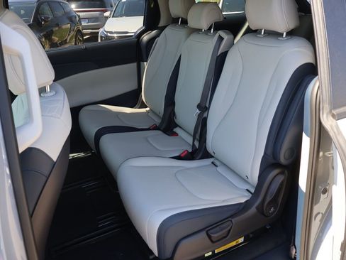 New 2026 Kia Carnival EX FWD image 11