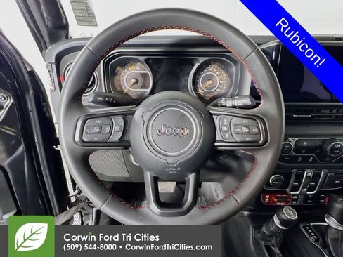 Used 2025 Jeep Wrangler Unlimited Rubicon AWD/4WD image 8