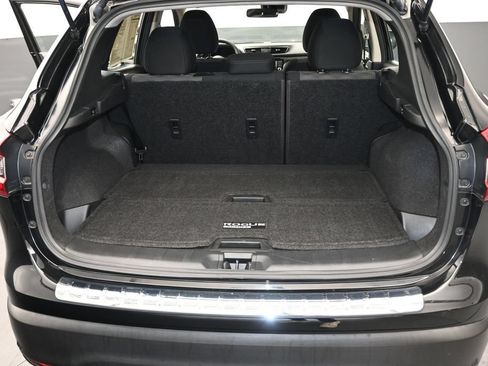 Used 2020 Nissan Rogue Sport SV FWD image 14