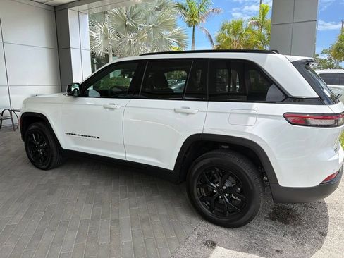 Used 2025 Jeep Grand Cherokee Altitude w/ Trailer Tow Package RWD image 4