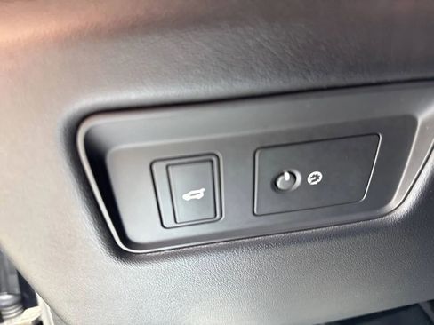 Used 2020 Land Rover Range Rover Sport HSE image 13