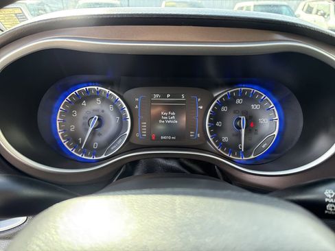 Used 2018 Chrysler Pacifica Touring Plus image 16