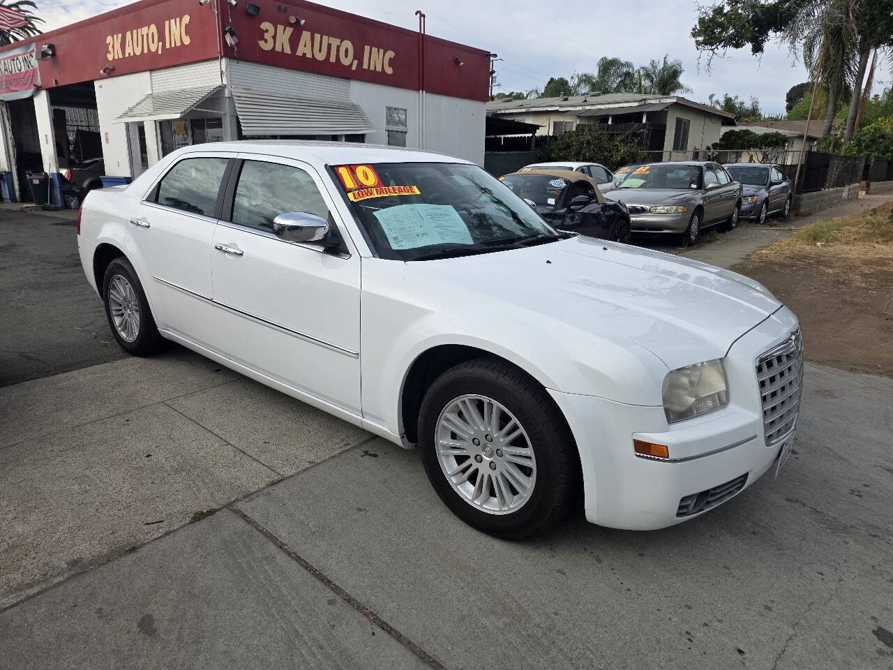 Used 2010 Chrysler 300 Touring RWD image 7
