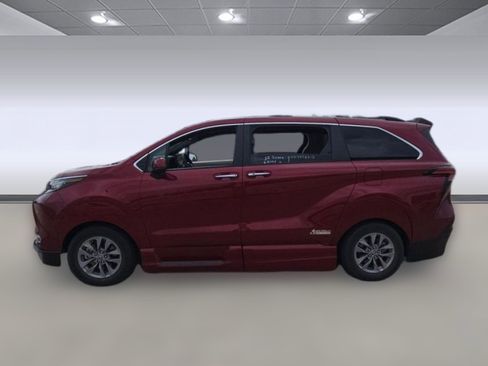 Used 2022 Toyota Sienna XLE w/ XLE Plus Package FWD image 35