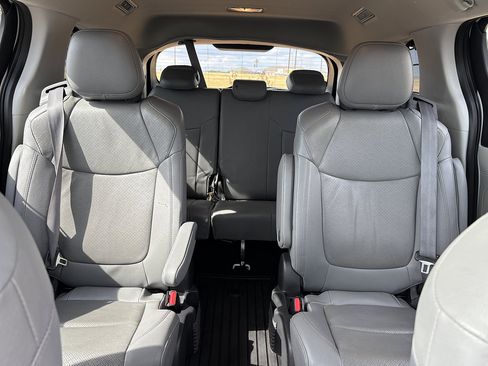 Certified 2023 Toyota Sienna Limited FWD image 34