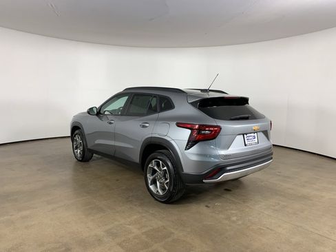 Used 2025 Chevrolet Trax LT image 14