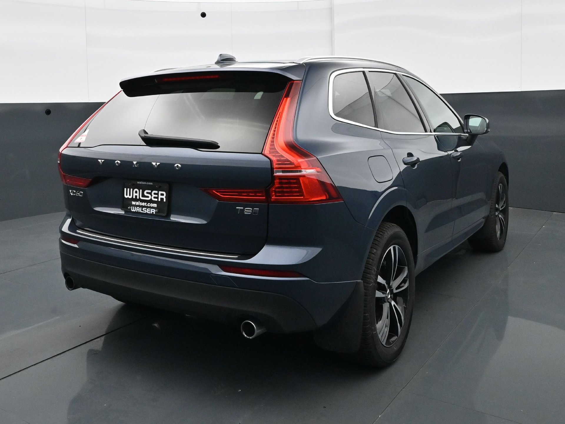 Used 2018 Volvo XC60 T8 Momentum AWD/4WD image 6