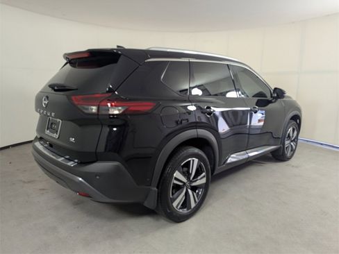 Used 2023 Nissan Rogue SL w/ SL Premium Package image 4