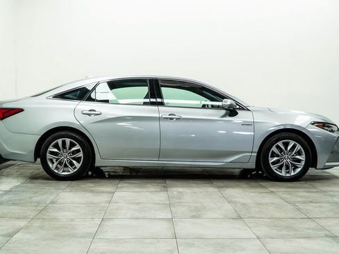Used 2021 Toyota Avalon XLE w/ Moonroof Package image 10
