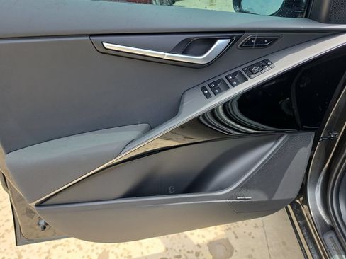 New 2026 Kia Niro FWD image 18