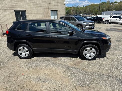 Used 2015 Jeep Cherokee Sport FWD image 7