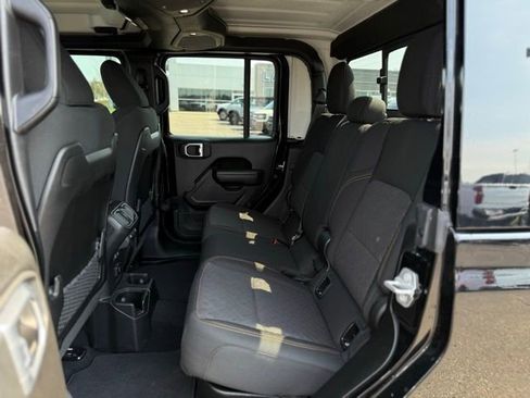 Used 2024 Jeep Gladiator Mojave w/ Convenience Group image 15