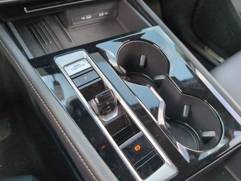 Used 2025 Volkswagen Atlas SE image 22