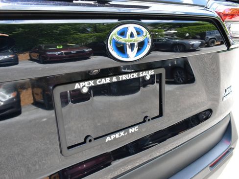 Used 2023 Toyota RAV4 XLE AWD/4WD image 32
