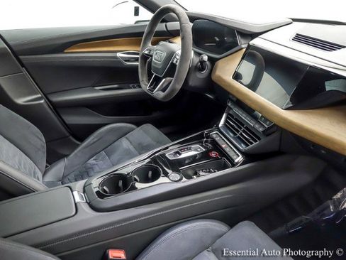Used 2022 Audi e-tron GT Premium Plus image 29