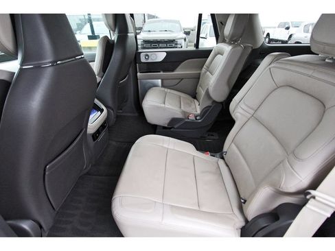 Used 2022 Lincoln Navigator Reserve AWD/4WD image 7