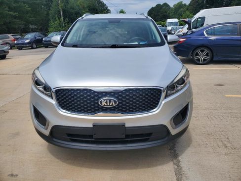 Used 2016 Kia Sorento FWD image 2