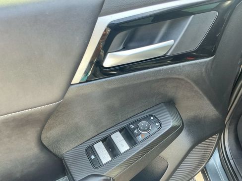 Used 2024 Mitsubishi Outlander SE Black Edition FWD image 16