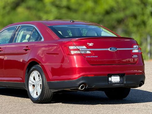 Used 2013 Ford Taurus SEL image 16