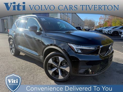 Certified 2025 Volvo XC40 B5 Core w/ Protection Package Premier image 1
