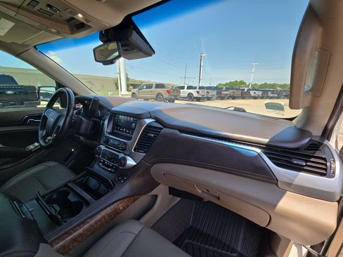 Used 2019 Chevrolet Suburban Premier RWD image 30