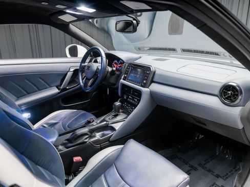 Used 2020 Nissan GT-R Premium AWD/4WD image 72