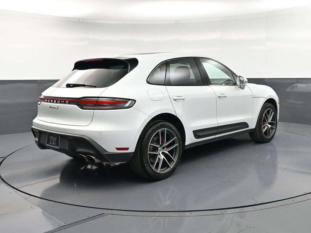 Certified 2024 Porsche Macan S AWD/4WD image 8