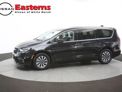 Used 2023 Chrysler Pacifica Touring-L FWD image 60