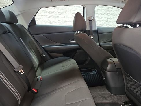 Used 2025 Hyundai Elantra SEL FWD image 10