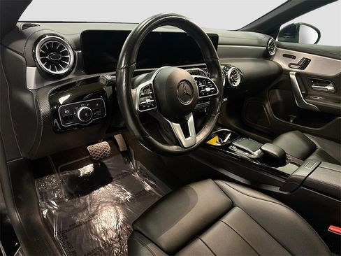 Used 2022 Mercedes-Benz CLA 250 4MATIC image 9