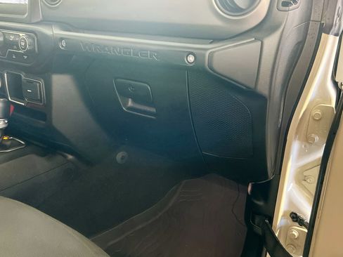 Used 2022 Jeep Wrangler Unlimited Sport image 35