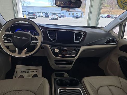 Used 2020 Chrysler Pacifica Limited image 11