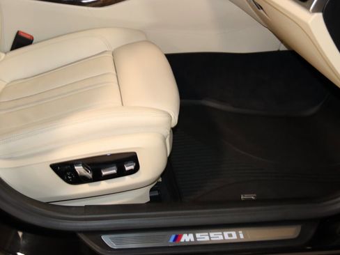 Used 2018 BMW M550i xDrive image 57