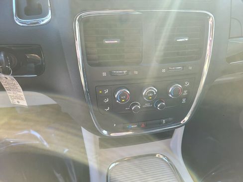 Used 2020 Dodge Grand Caravan SXT FWD image 22