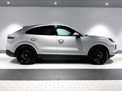 Used 2025 Porsche Cayenne Coupe image 11