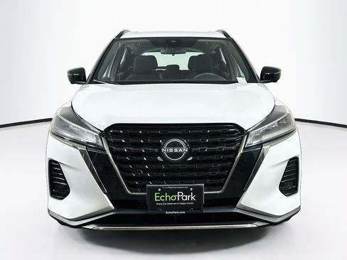 Used 2024 Nissan Kicks SR FWD image 2