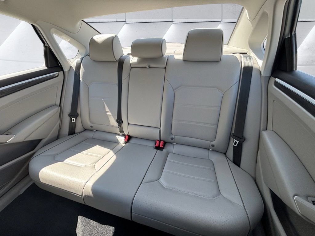 Used 2018 Volkswagen Passat 2.0T SE FWD image 20
