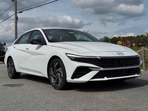 Certified 2025 Hyundai Elantra SEL FWD image 7
