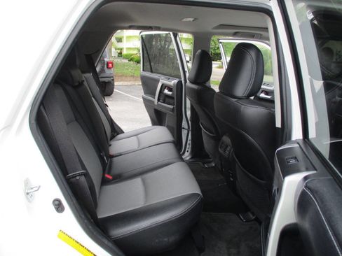 Used 2017 Toyota 4Runner SR5 Premium image 24